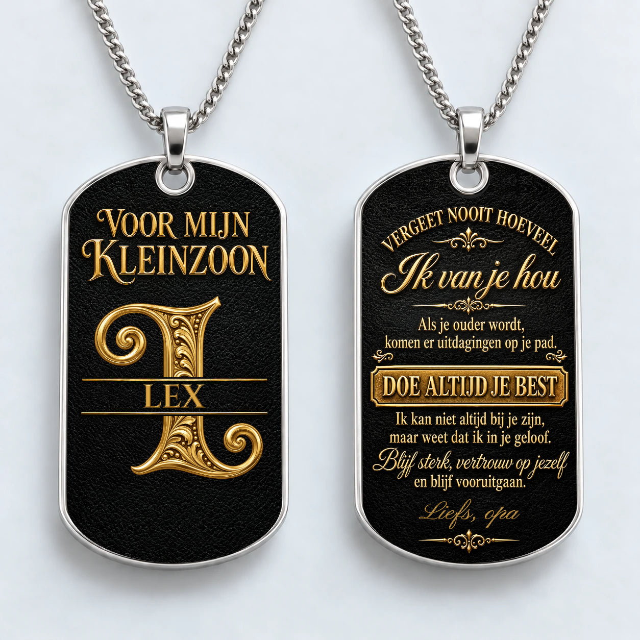 Voorkant en achterkant van de zwart-goudkleurige dogtagketting voor een kleinzoon, met een voorbeeldnaam en sierletter